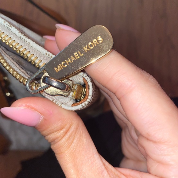 ⭕️SOLD⭕️ Michael Kors purse - Picture 3 of 5